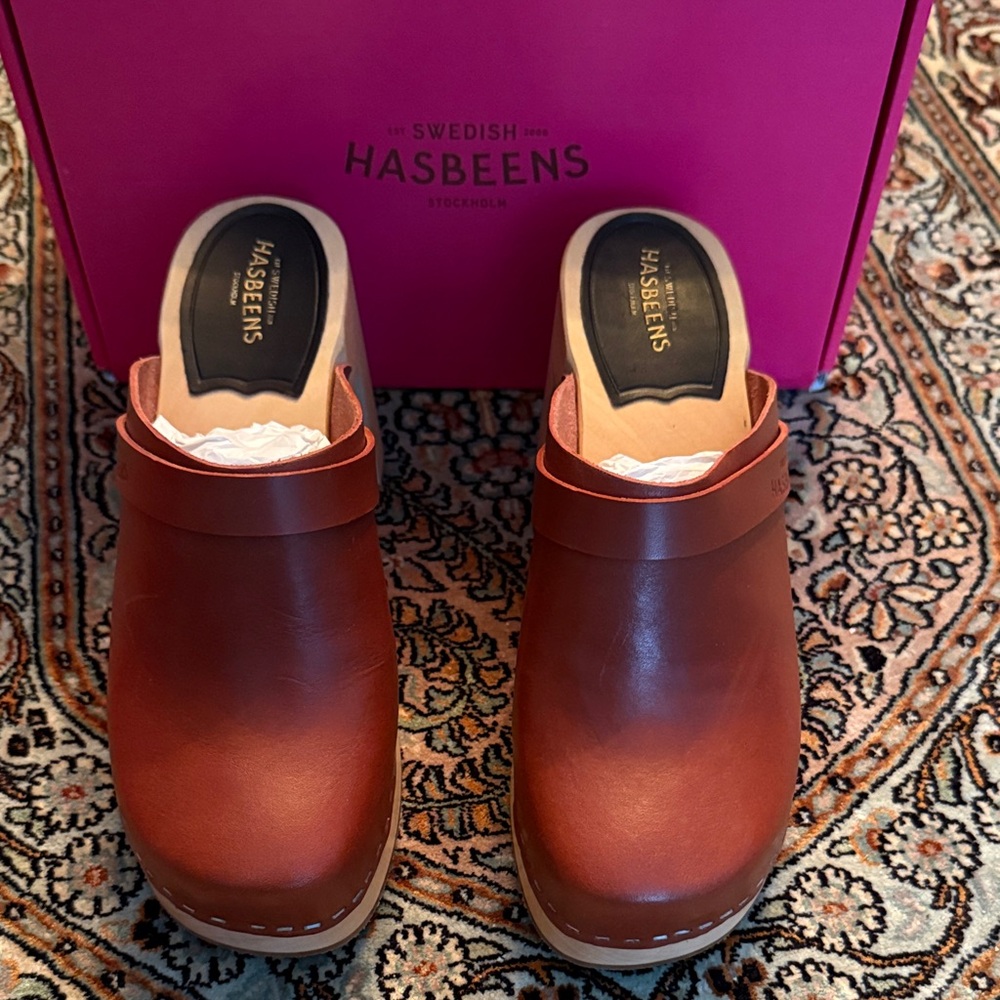 Swedish Hasbeens Cognac Leather Clogs (39) / fits US 7.5 to 8